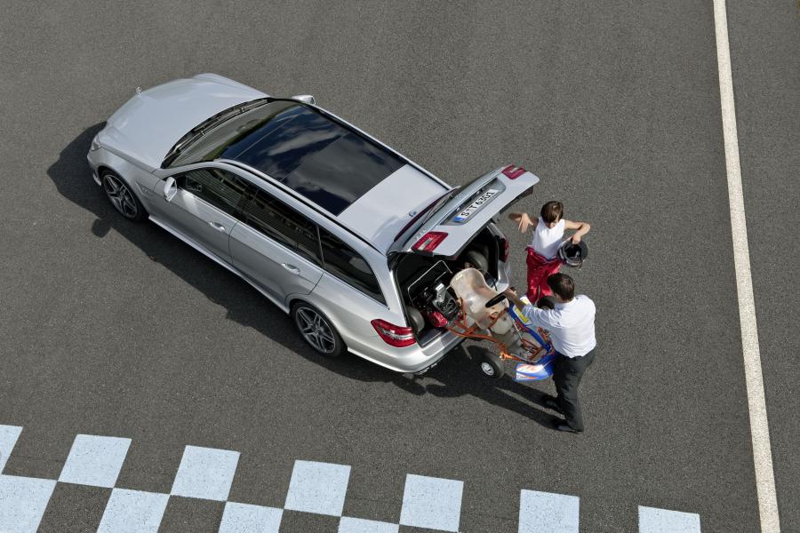  Mercedes-Benz E63 AMG Estate 2009 года  (фото 9 из 23)